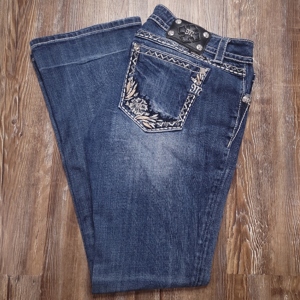 Miss Me Signature Boot Embroidered Flower Pockets Rhinestones Designer Jeans 32